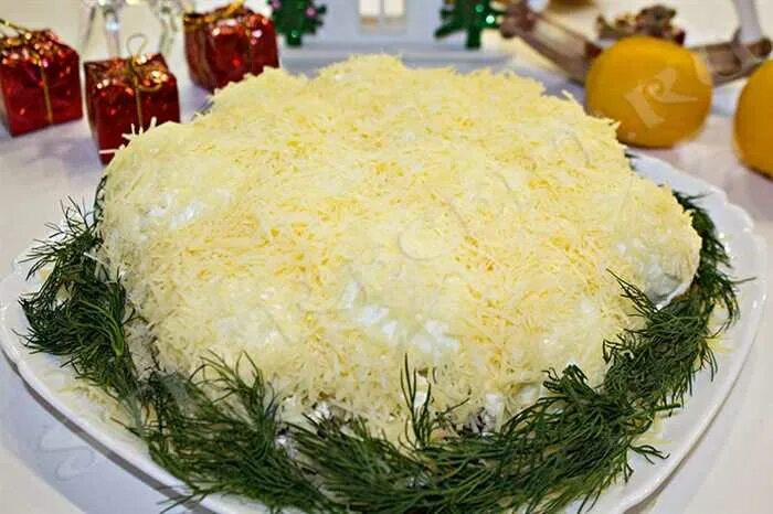 Снежные сугробы с курицей и грибами. Салат снежные сугробы. салат сугробы на праздничный стол. салат снежные сугробы с курицей. салат снежные сугробы с говядиной.