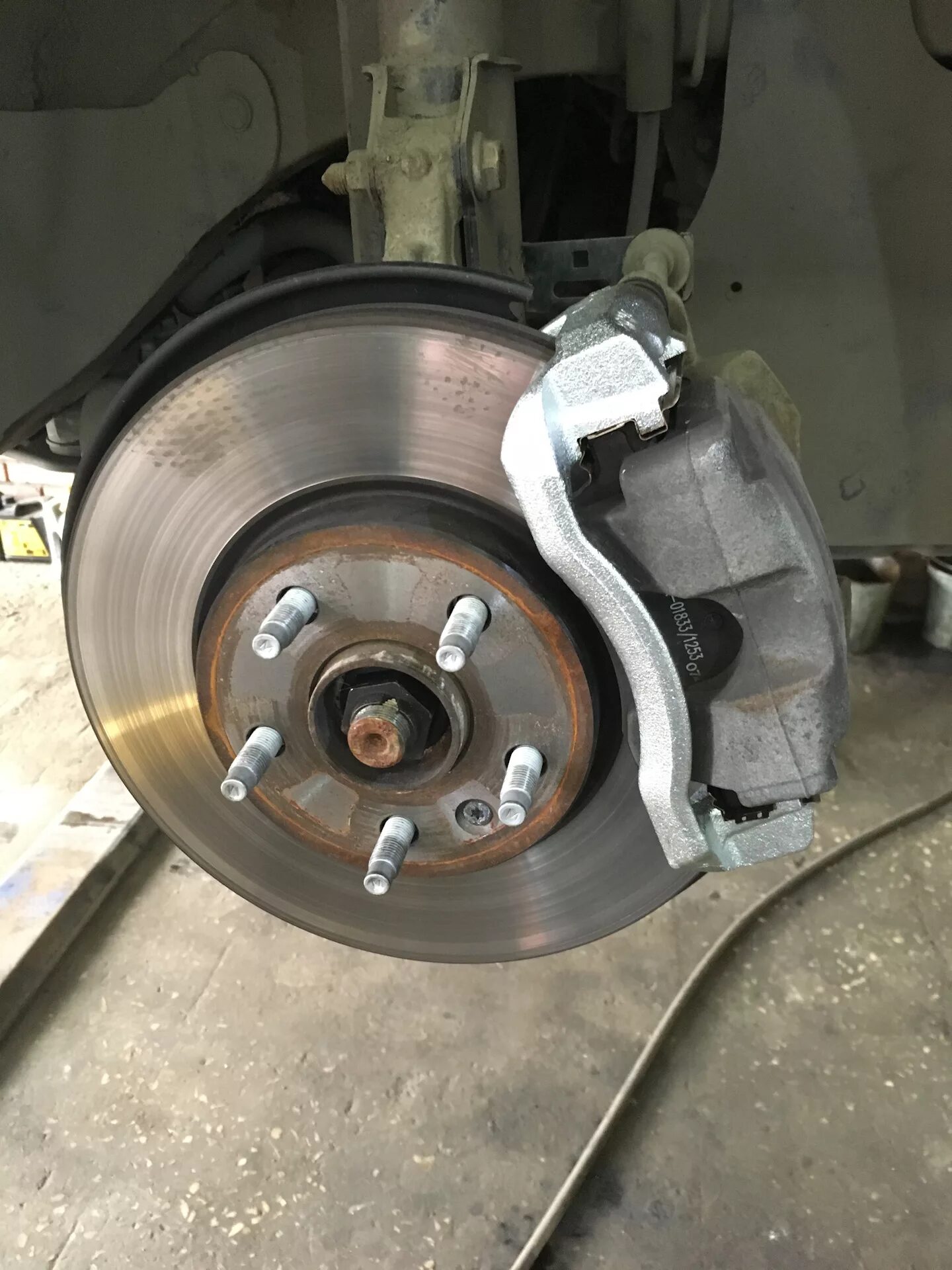 Замена скобы. Тормозная скоба задняя лансер 10. Скобы суппорта toyota matrix. Направляющие скобы заднего суппорта 2 шт. Скоба своими руками.