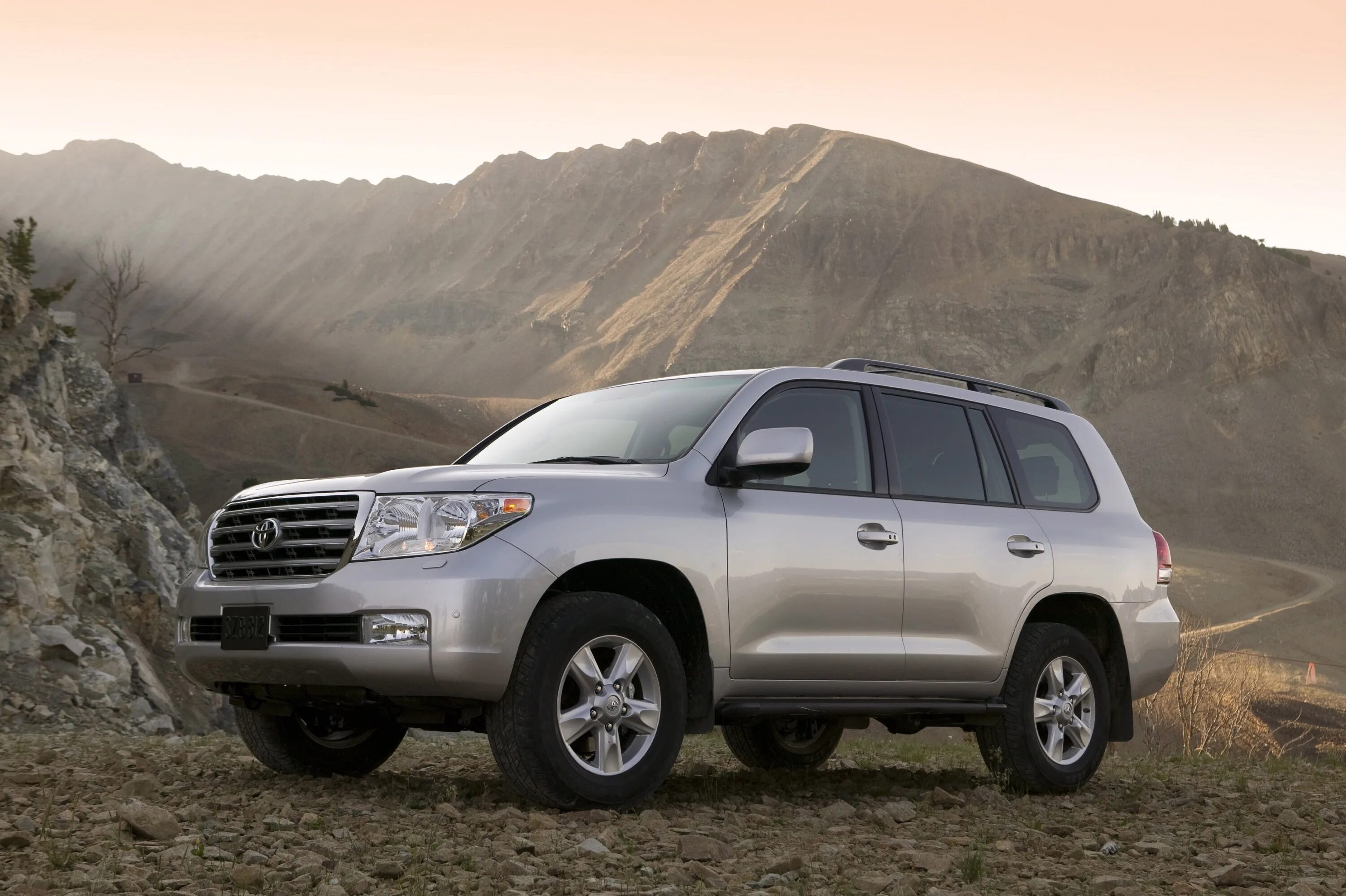 Тойота лс. Land Cruiser 200. Toyota Land Cruiser 200 2007. Тойота ленд Крузер 200 2007-2011. Land Cruiser 200 2009.