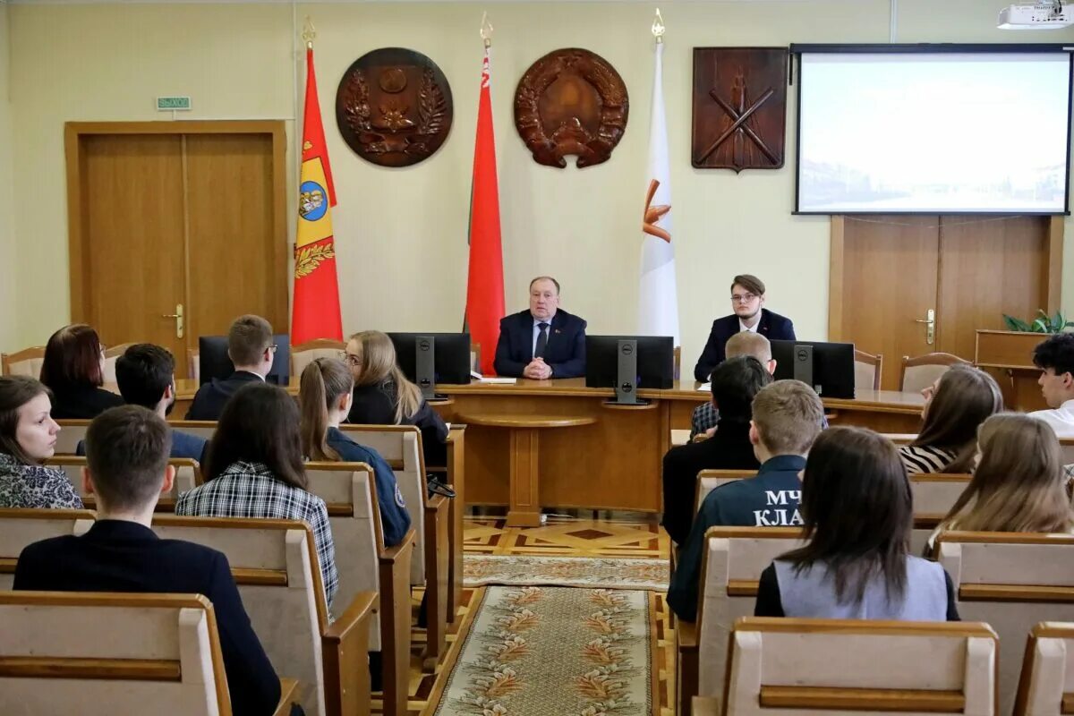 Горисполком бобруйск. Сайт бобруйского горисполкома. Сайт бобруйского горисполкома. Управление по образованию бобруйского горисполкома. Госниимаш лучшее предприятие города.