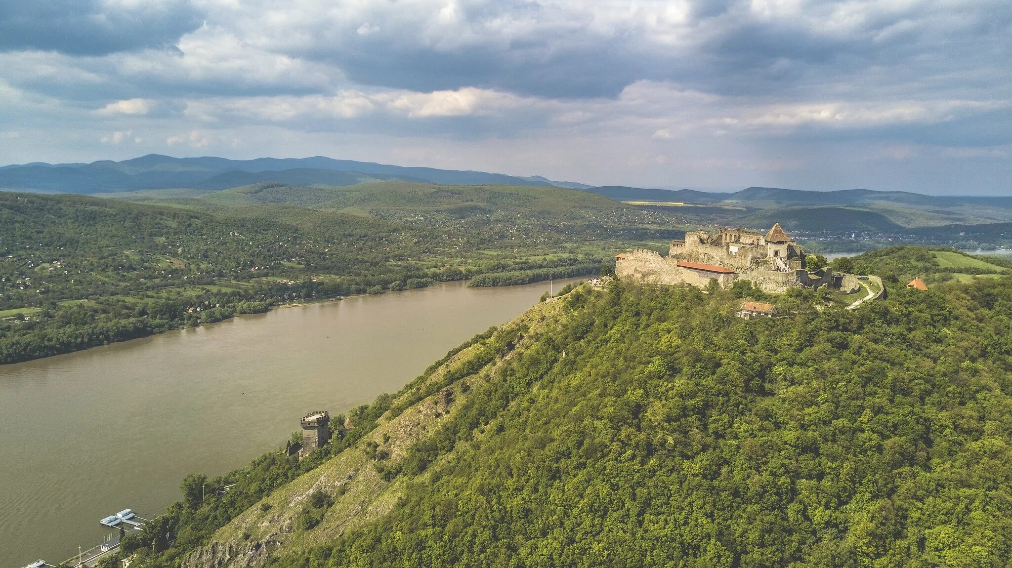 Река дунай болгария. Река дунай в румынии. Река дунай болгария. Правый берег реки дунай. Река дунай болгария.
