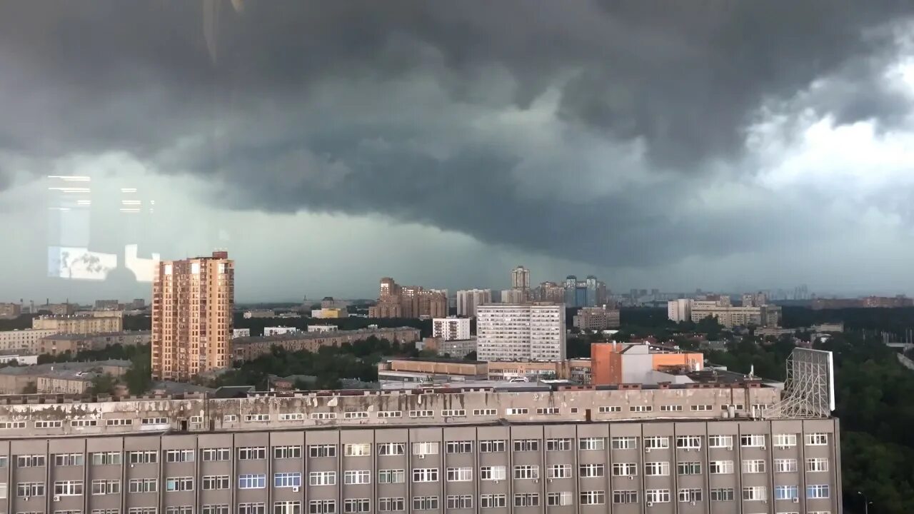 Гроза в москве сейчас видео. Суперячейковая гроза в москве. Гроза в москве сейчас видео. Шторм в москве. Гроза в москве 7 июля 2020.
