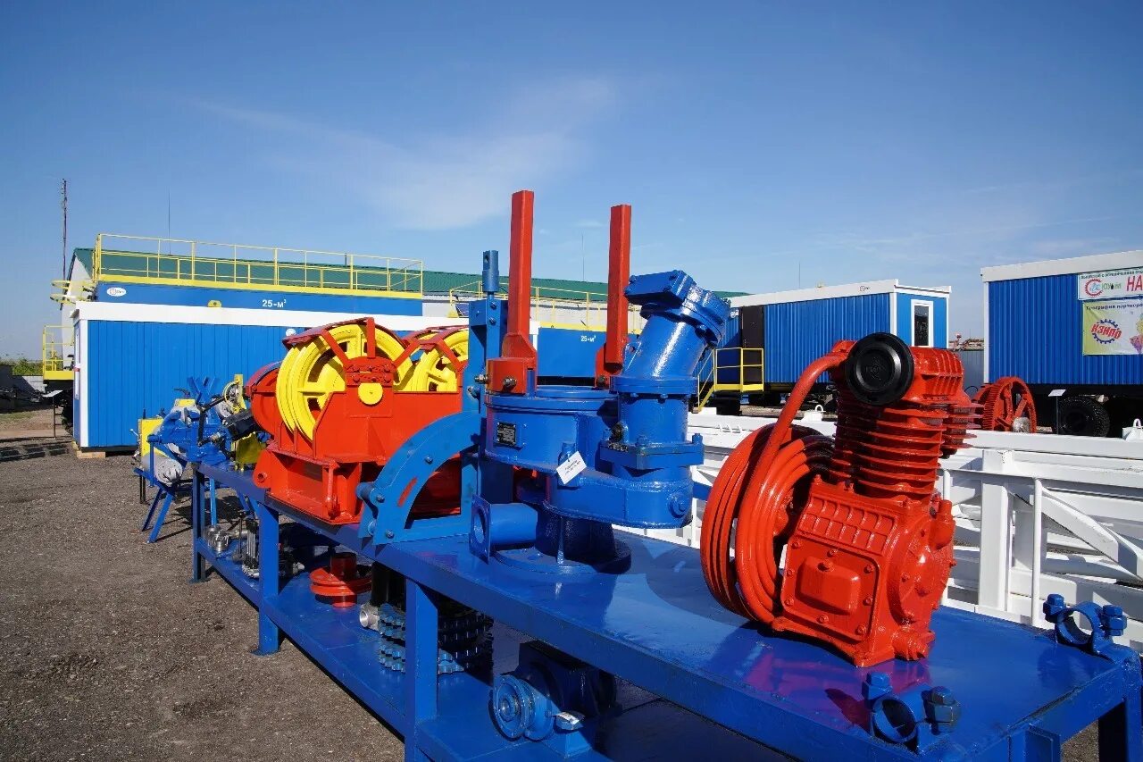Буровая установка zbo s15. Бурильная машина для скважин. Прс нефтяных скважин. Машины и оборудование нефтяных и газовых промыслов. Буровое оборудование промышленность.
