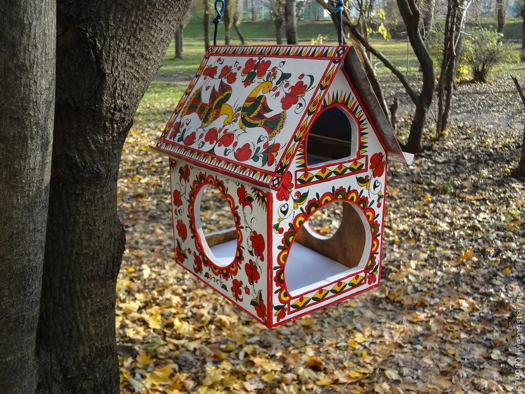 Как оформить кормушку для птиц. Пермогорская роспись кормушка. расписные кормушки для птиц. украшение кормушки для птиц. украсить кормушку для птиц.
