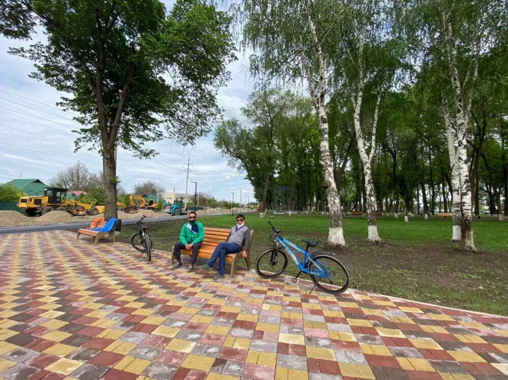 Соседи парк. Жк мурино парк. Пик люблинский парк ход строительства. Соседи парк. Привет сосед пропажа.