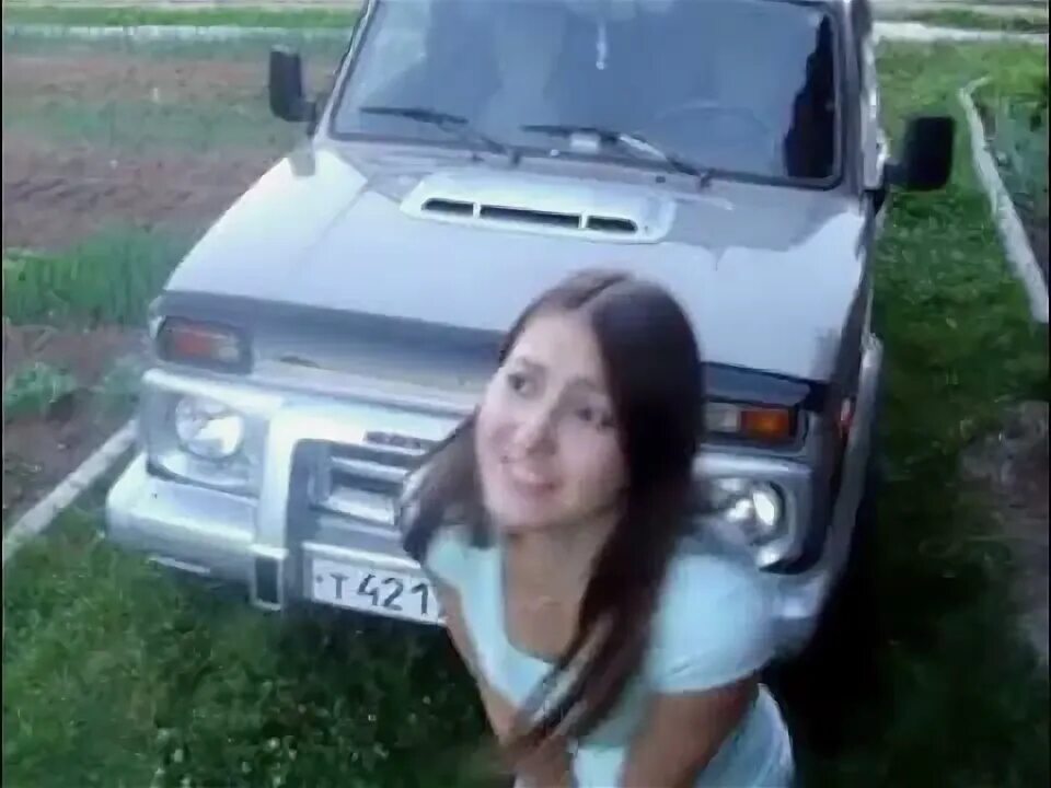 Девушки терпят писать. Девочка очень хочет писать. девушка сильно хочет писать. двушка сильно хочет писать. девочка хочет писать и терпит.