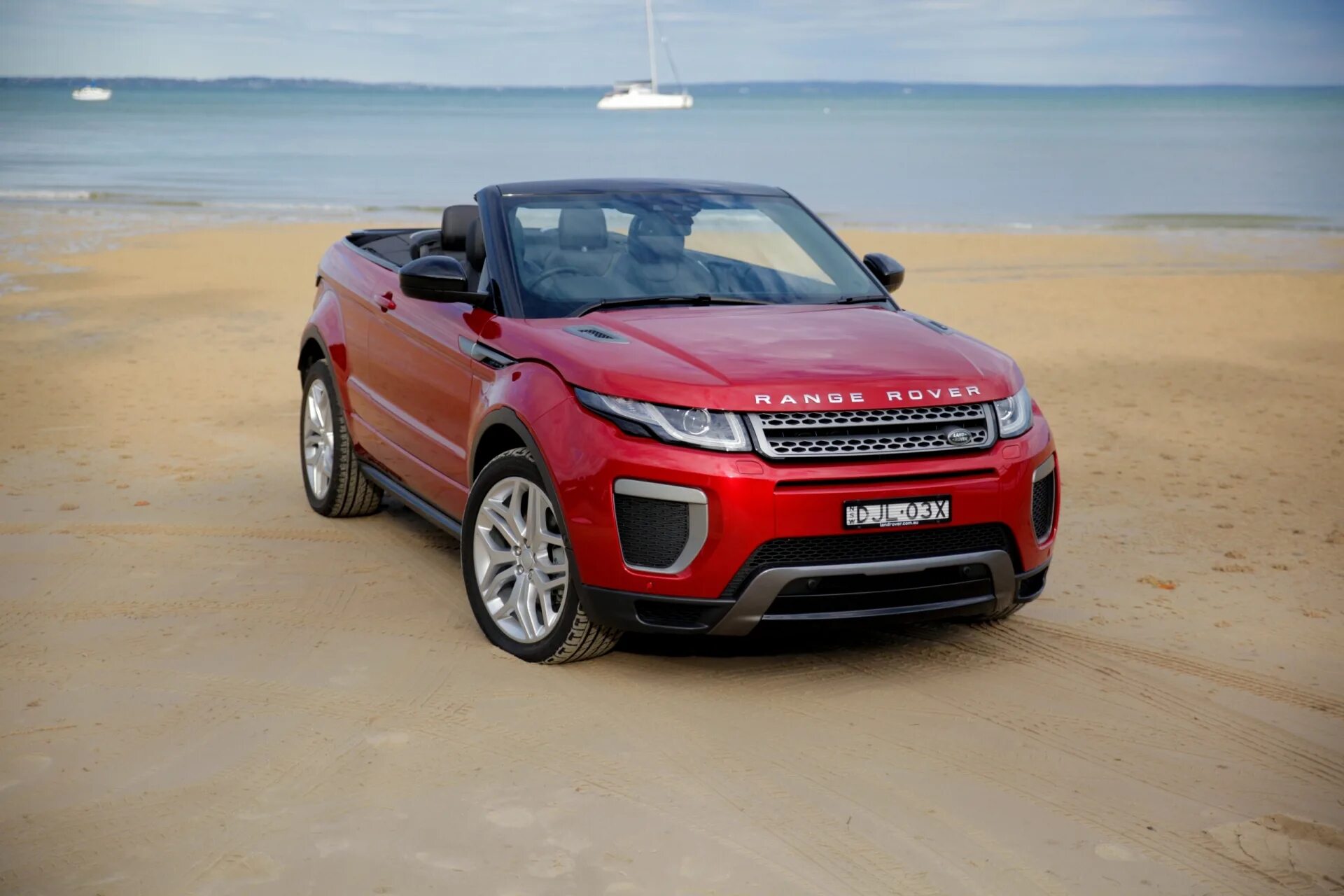 Range rover evoque двигателя. Range rover evoque se 2025. land rover evoque convertible 2025. рендж ровер эвок красный. range rover evoque красный 2019.