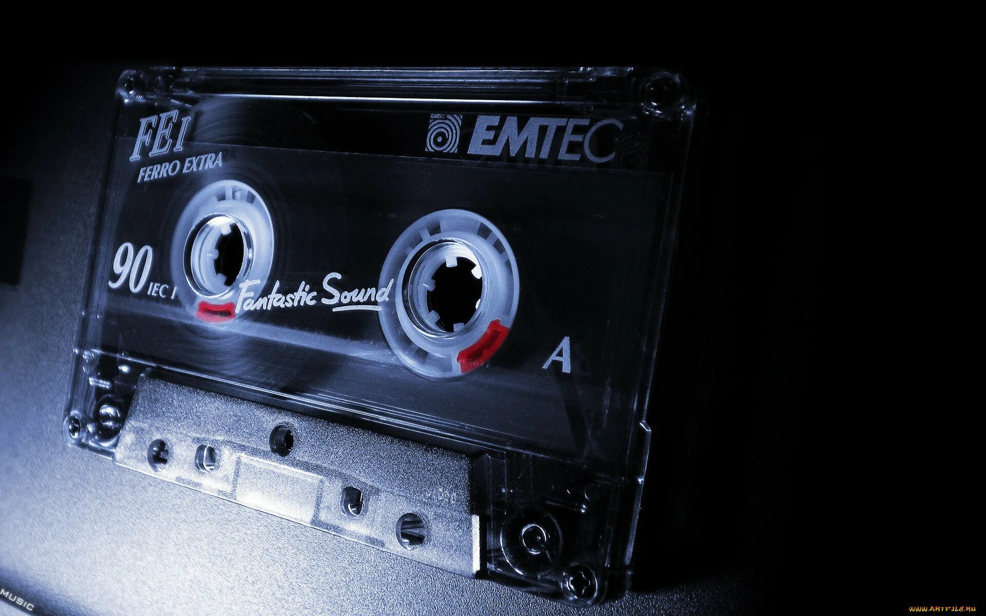 Аудиокассеты с музыкой. Черно белая кассета песня. Cassette песни. Кассета для магнитофона. Cassette my way клип.
