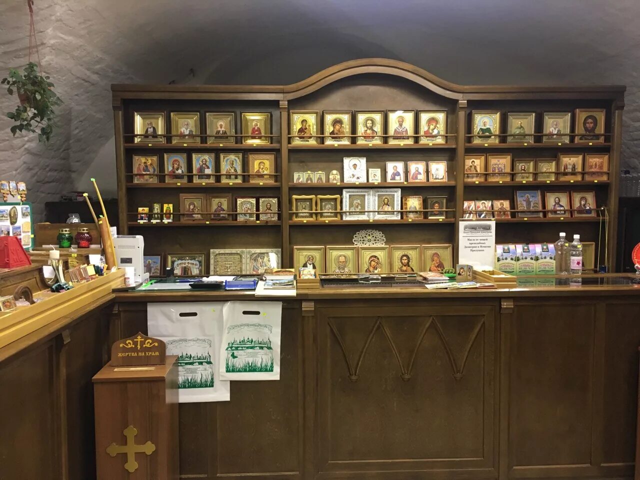 Кандия церковная лавка. Церковная лавка фото. Церковная лавка выкса. Церковная лавка фото. Церковная лавка калининград.