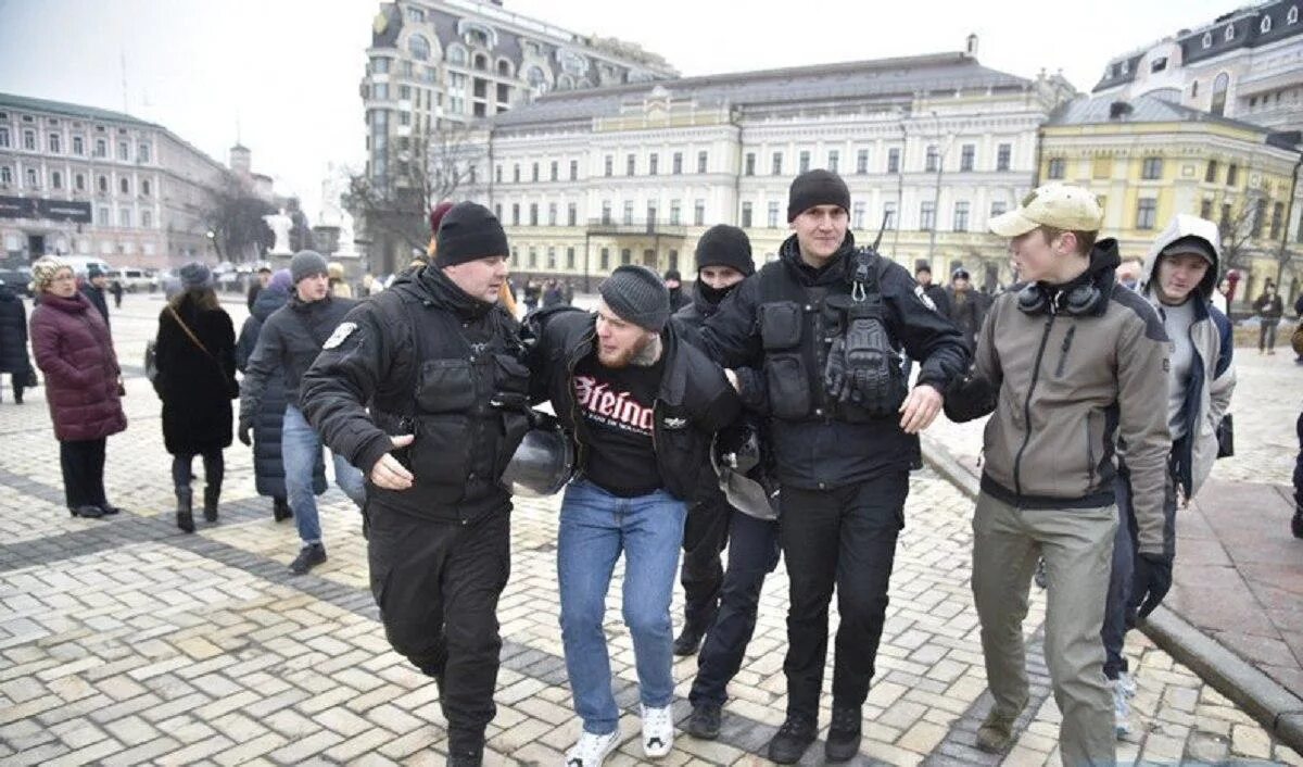 Госпереворот на украине 2014. Нацисты уна унсо. Антифашисты на украине. Киев 1 ноября. Калина националист азов.