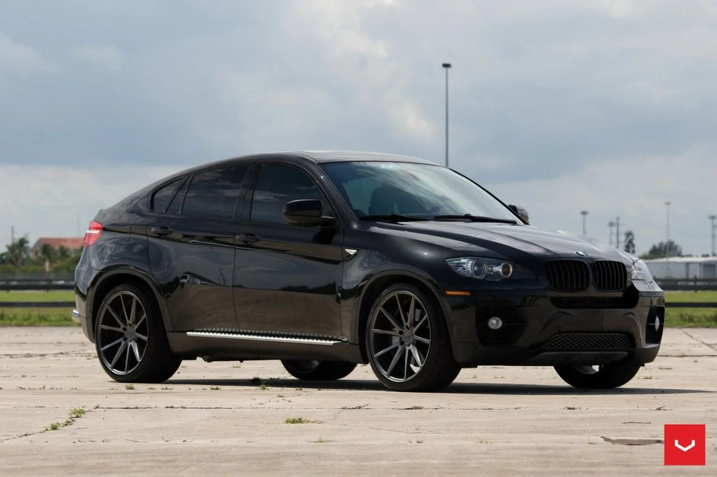 X 6 18 16 18. БМВ x6 e71 черная. Диски BMW x6 e71. BMW x6 e71 черные диски. BMW x6 e71 на 22 дисках.