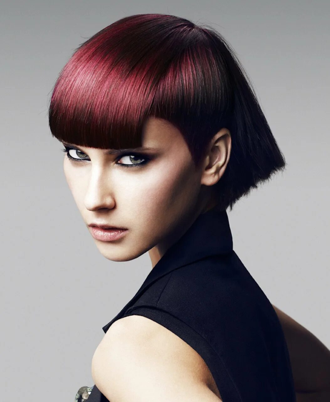 Креативные стрижки на средние волосы. Креативные женские стрижки с челкой. Неформальные короткие стрижки. Боб гарсон с челкой. Креативные стрижки женские на длинные волосы.