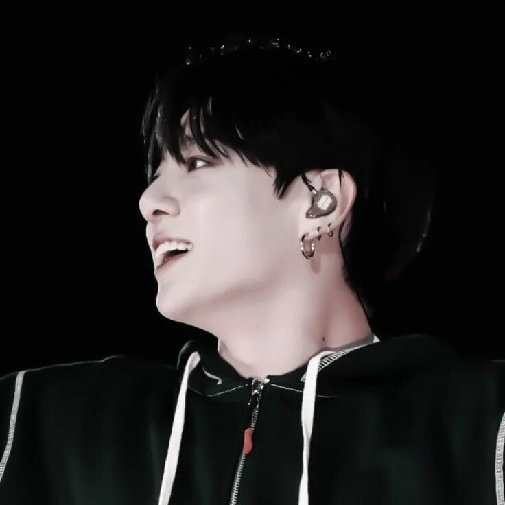 Bts alive. Jungkook Happy. Фото ВИГУКОВ из Evil Prevails. Stay Alive BTS.