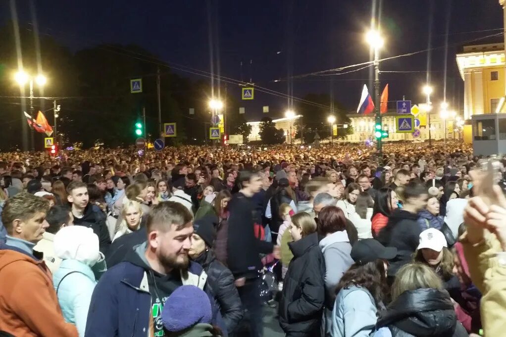 Концерт пикник в самаре 2023. Концерты в питере 2023. Аукцыон концерт 2022. Алиса концерты 2022. Толпа на концерте.