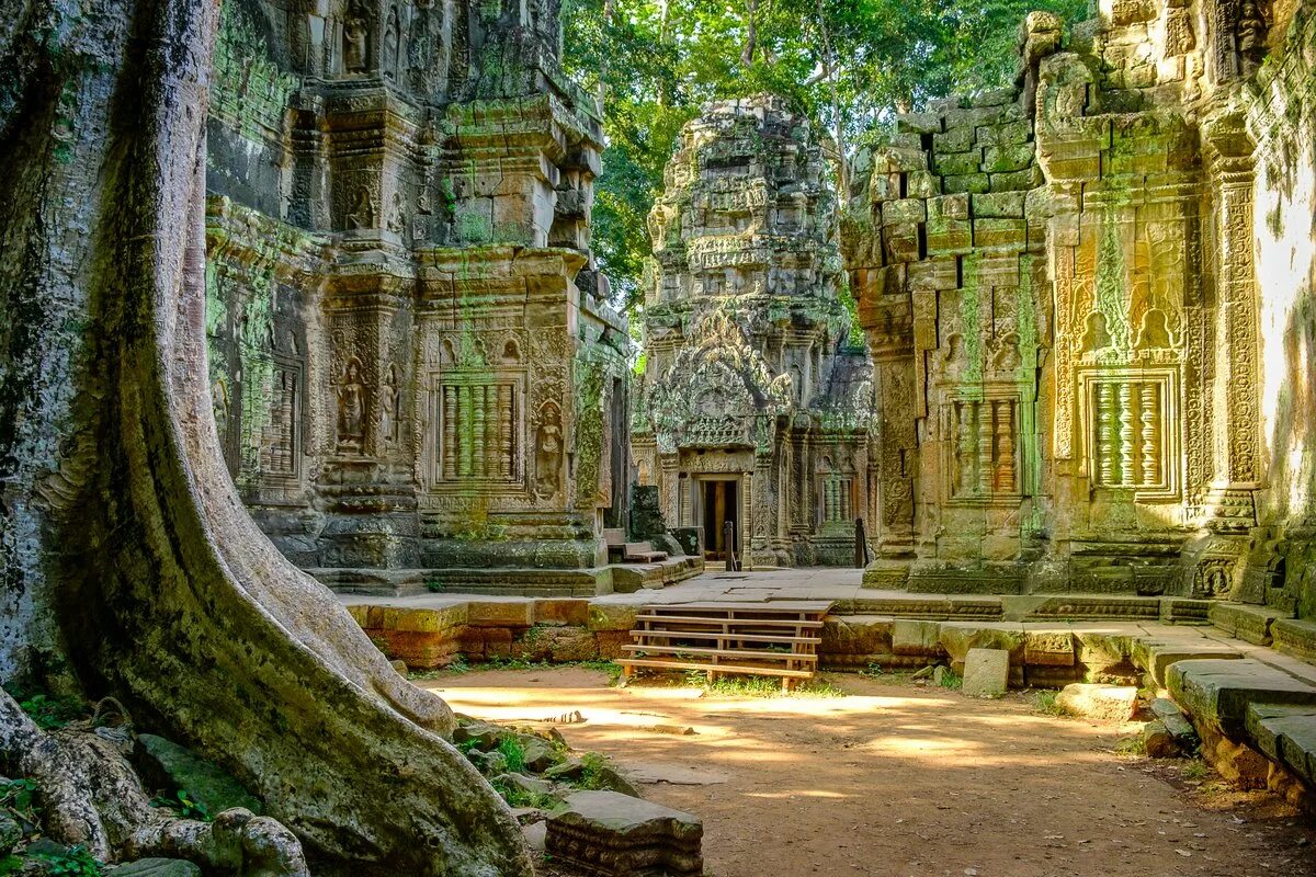 Затерянный в джунглях. Ангкор-ват Камбоджа. Храм та Пром в Ангкоре, Камбоджа. Ангкор-ват Камбоджа внутри. Храм Камбоджи Ангкор внутри.