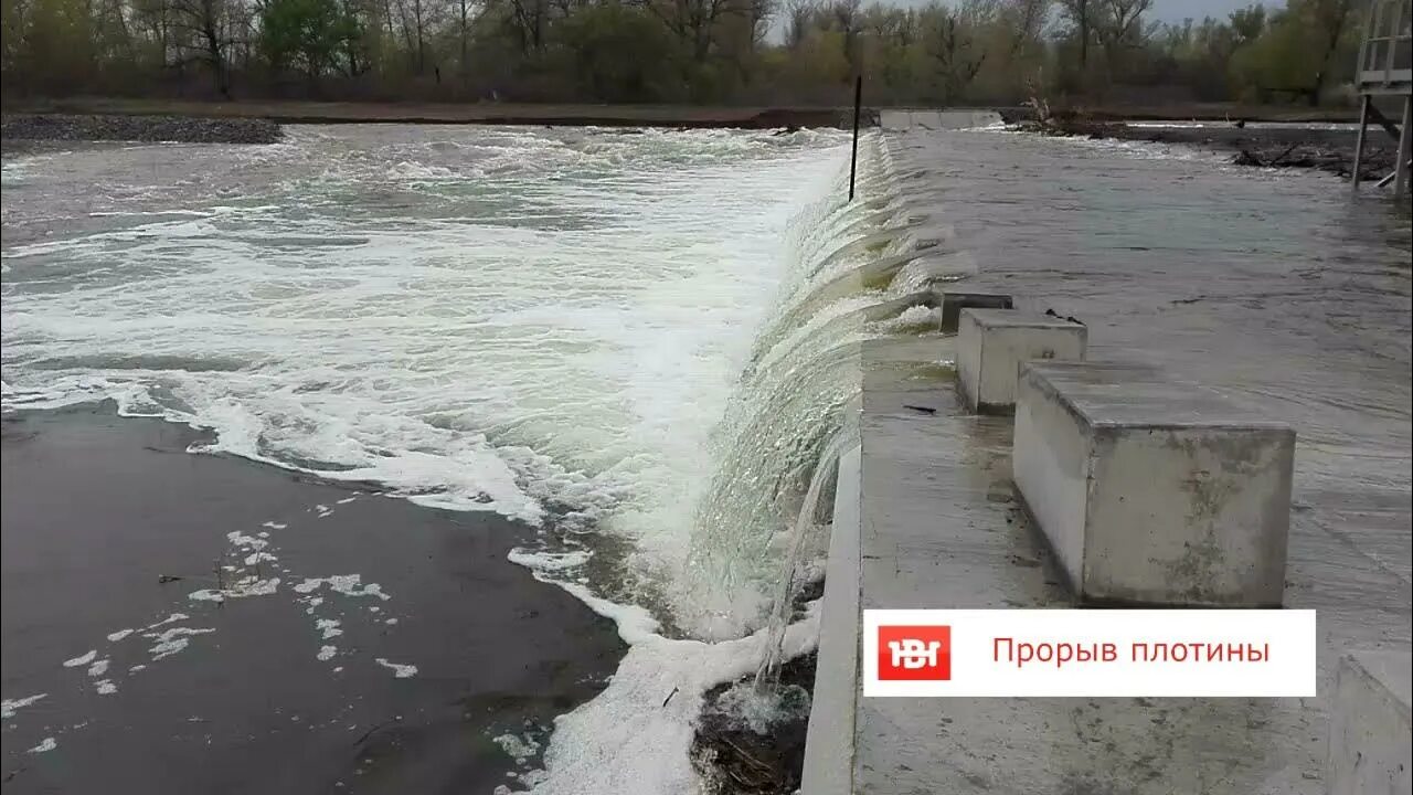 Казахстан прорыв дамбы 2024. Дамба Волгоградская область. Прорыв дамбы в Волгограде. Прорыв плотины Суханово. Дамба в Волгограде.