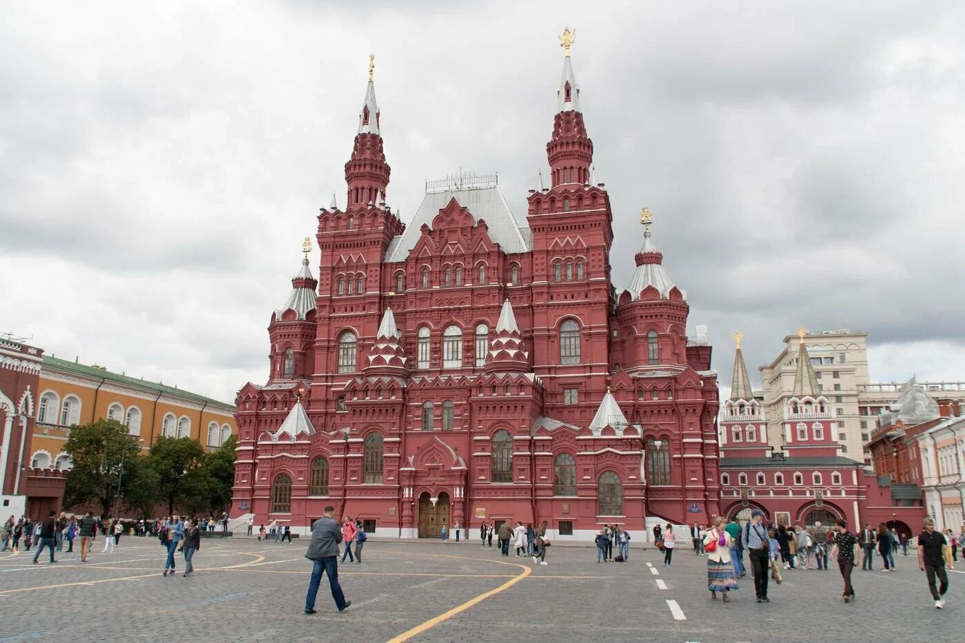 Достопримечательности можно увидеть на красной площади. Достопримечательности красной площади. красная площадь москва достопримечательности. достопримечательности красноплощади. государственный исторический музей на красной площади.