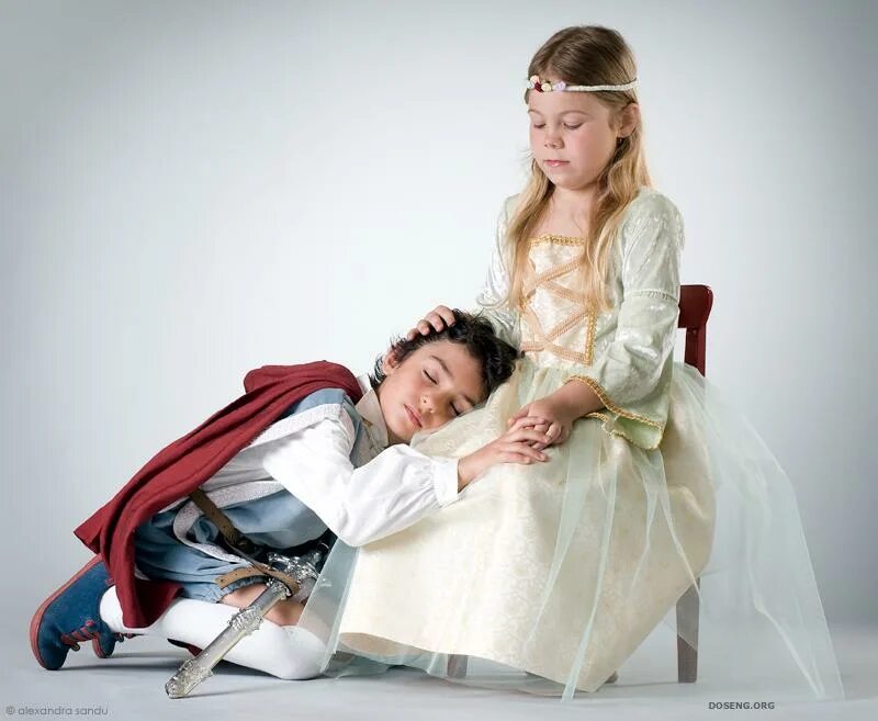 Подобное помогает подобному. Фраза подобное притягивает подобное. Подобное притягивает подобное цитаты. Подобное помогает подобному. Подобное помогает подобному.