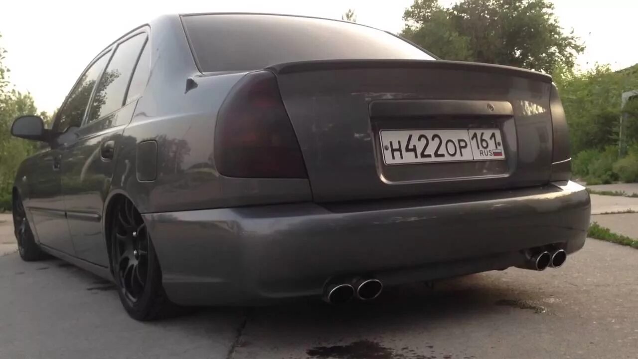 Hyundai accent 4 выхлопа. Двойной выхлоп хендай акцент. Раздвоенный выхлоп hyundai accent. Раздвоенный выхлоп hyundai accent. Двойной выхлоп хендай акцент.