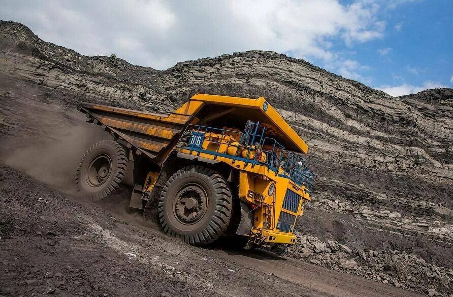 Скорость движения в карьерах. Технические характеристики автосамосвала белаз. Белаз 75131. Формула скорости в физике. Скорость движения в карьерах.