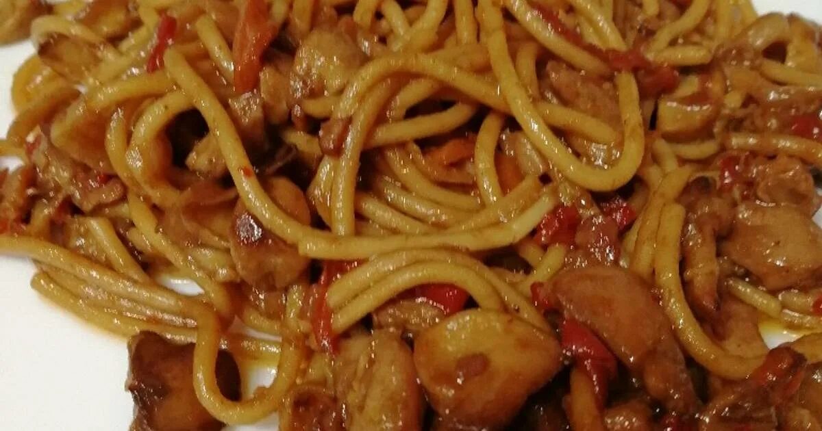 Макароны с терияки. Курица терияки с макаронами. Паста терияки. Паста терияки. Курица в соусе терияки.