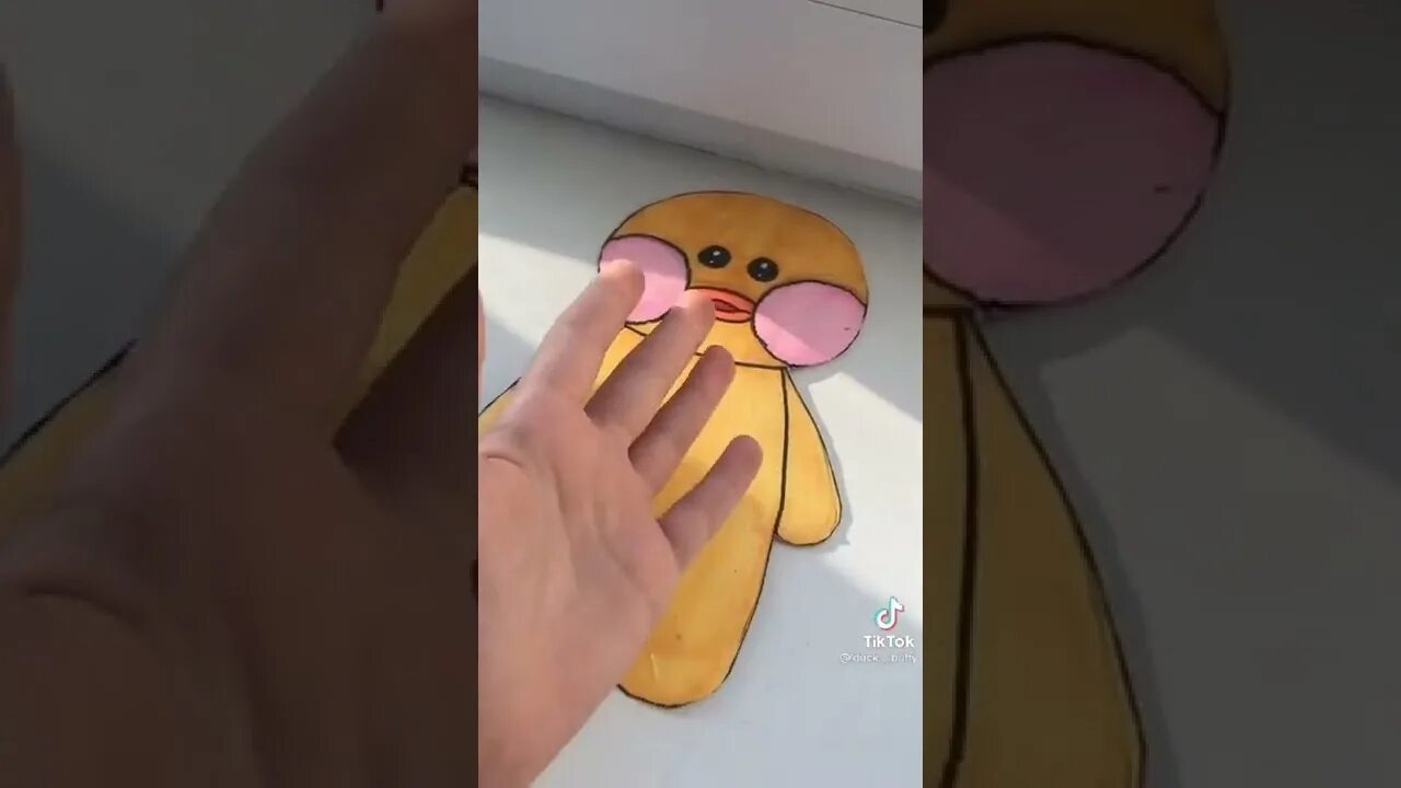 Уточка из тик тока из бумаги. Одежда для бумажной уточки лалафанфан из бумаги. Бумажная уточка из тик тока. Одежда для уточки лалафанфан из бумаги. Уточка лалафанфан из бумаги.