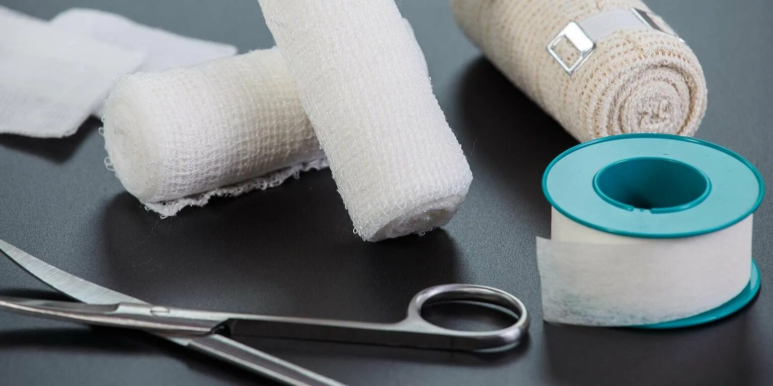 Перевязочный материал укладка. Способы укладки стерилизационных коробок. Укладка бикса для стерилизации. Перевязочный материал укладка. Одноразовые наборы для перевязок.