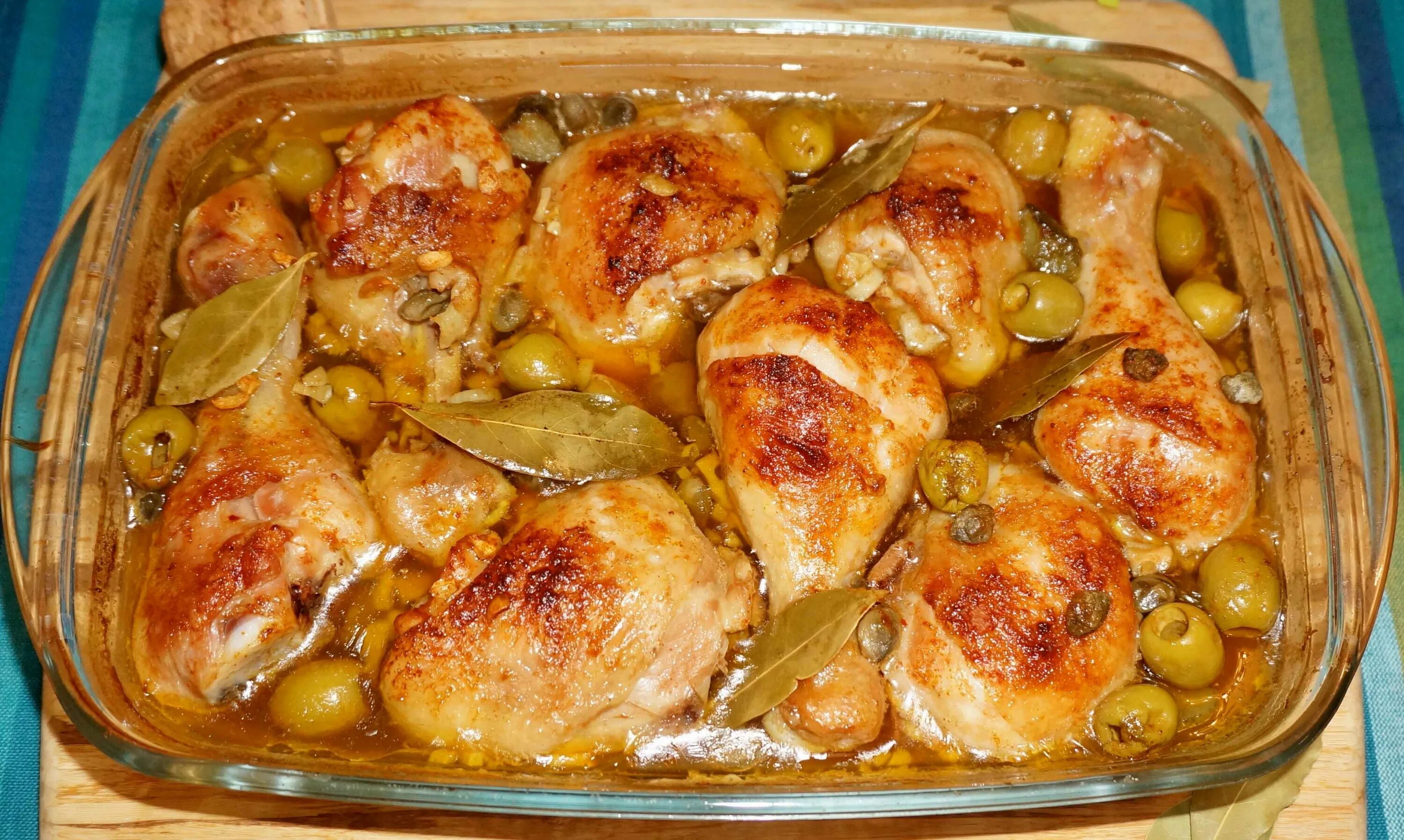 Картошка с огурцами. Азу по-татарски с солеными огурцами. Азу куриное. Салат курица шампиньоны огурец яйцо. Курица с картошкой в аэрогриле.