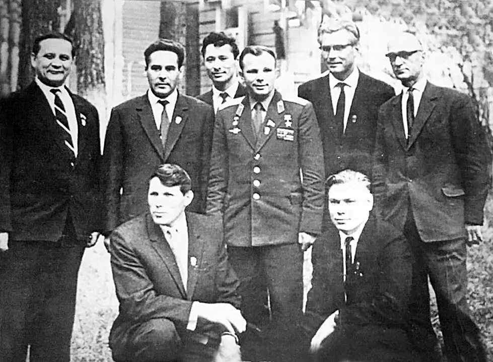 Динмухамед ахмедович кунаев. Цк семья. Политбюро цк кпсс 1930. Высшая комсомольская школа при цк влксм. Высшая комсомольская школа при цк влксм выпускники.