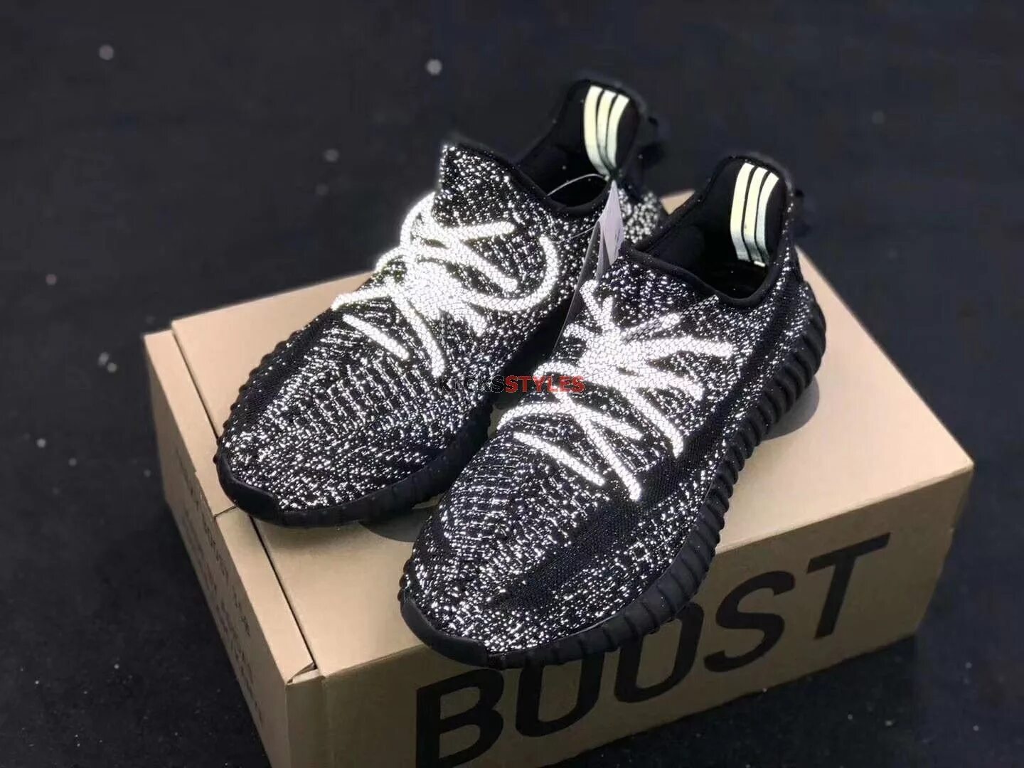 Adidas Yeezy 350 v2. Adidas Yeezy 350 v2 Black Reflective. Adidas Yeezy Boost 350 Black. Adidas Yeezy 350 черные. Кроссовки буст 350