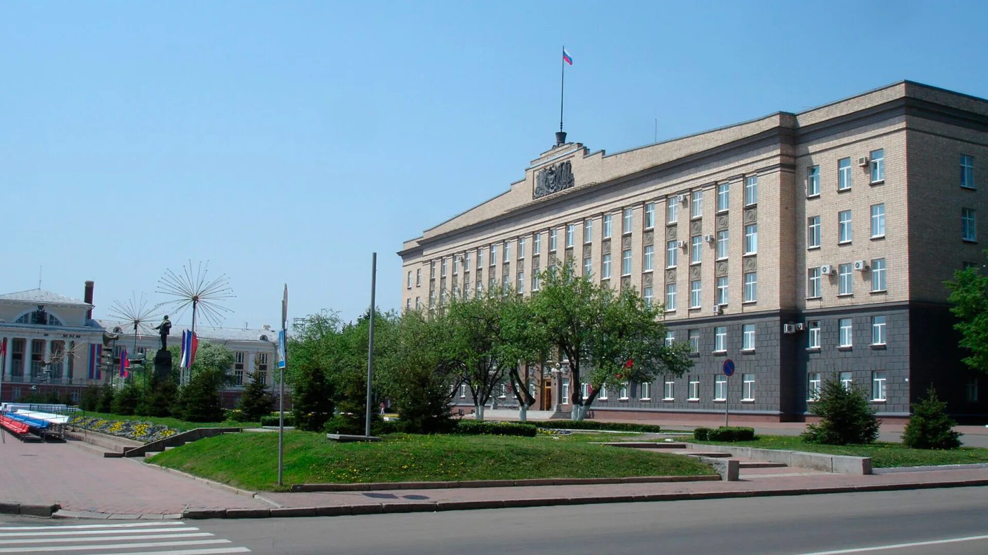 Белый дом орел. Белый дом орел. Белый дом орел. Здание правительства орловской области. Город орёл здание администрации.