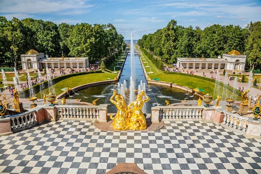 Петергоф в санкт петербурге самому. Фонтаны петергофа в санкт-петербурге. петергофский дворец фонтаны. дворец в питере с фонтанами. фонтан большой каскад в петергофе.
