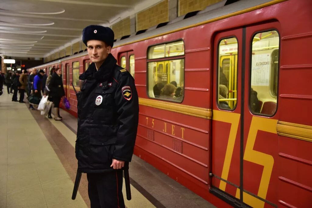 Мвд на метрополитене. УВД на Московском метрополитене. Полиция УВД на Московском метрополитене. Форма полиции метрополитена Москвы. Служба безопасности метрополитена Выхино.