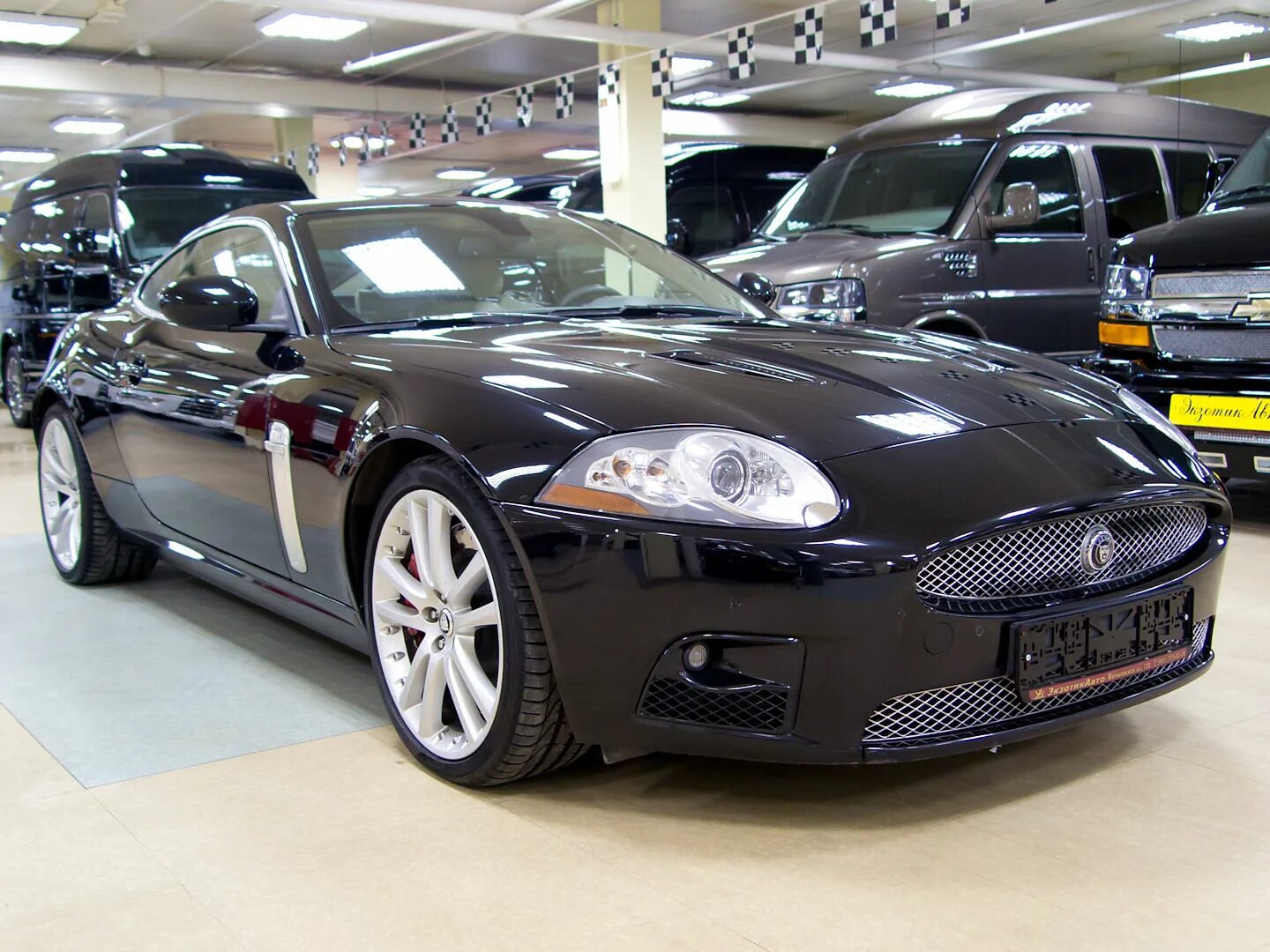 Машина ягуар страна производитель. Jaguar XKR II 2008. Ягуар машина x7. Ягуар ХКР 2008. Jaguar XKR Coupe автомодель 1/18.