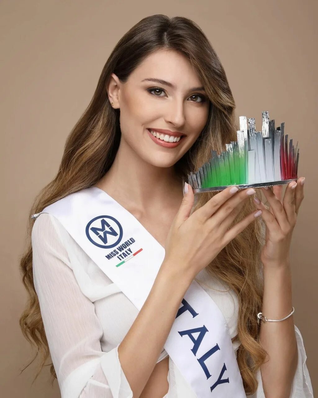 Italo 2025. Мисс италия 2025. ребекка 2025. мисс италия 2025. мисс италия 2025.