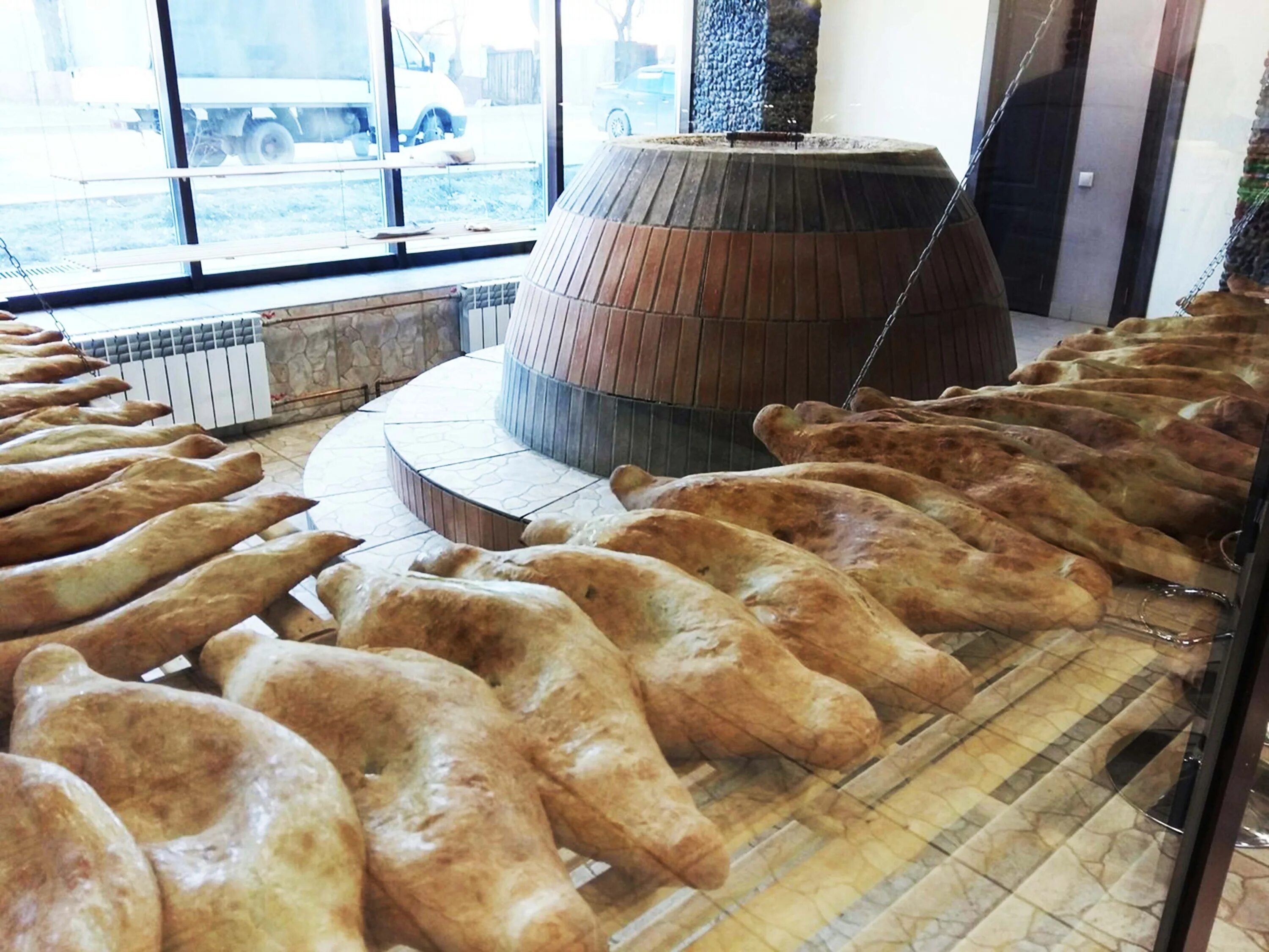 Шотис пури. Реклама бездрожжевого хлеба. Грузинский сладкий хлеб назуки. Пури хлеб. Сурами назуки грузия.