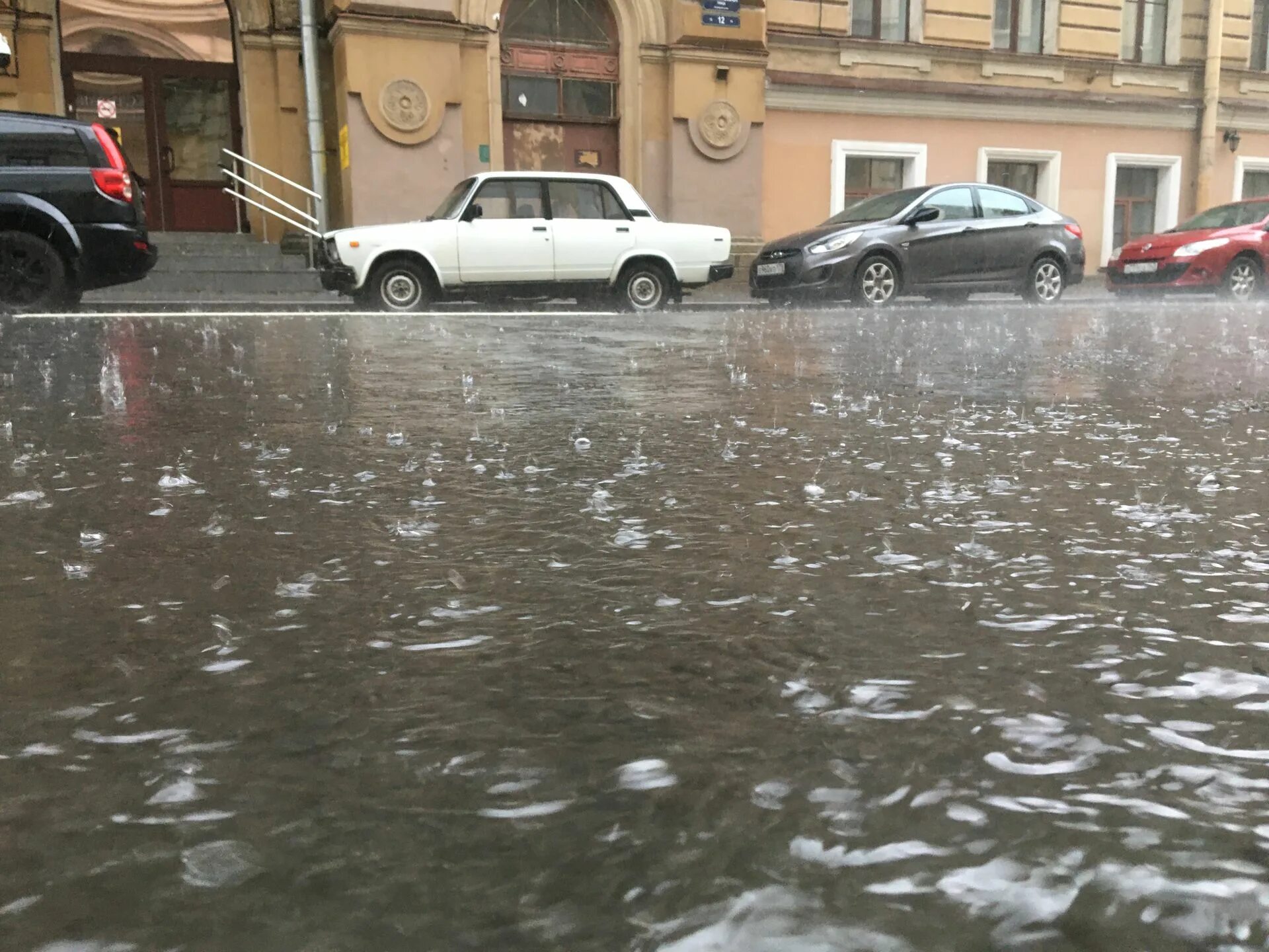 Ливень. Сильный дождь. Ливень в Москве. Сильный ливень.