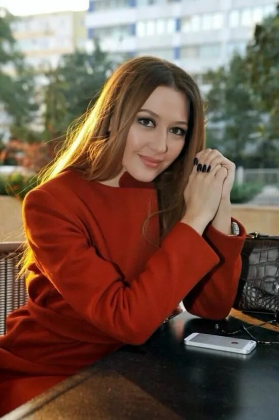 Lola yo. Машҳурларнинг фарзандлари. Лола юлдашева красивая. Lola yuldasheva 2005. Lola yo.