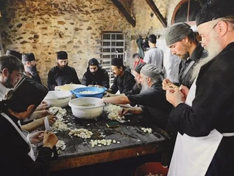 Монастырь монашество. Монахи скит авва. Инок в монастыре. Сирийское монашество. Монахи монастыря бриттани.