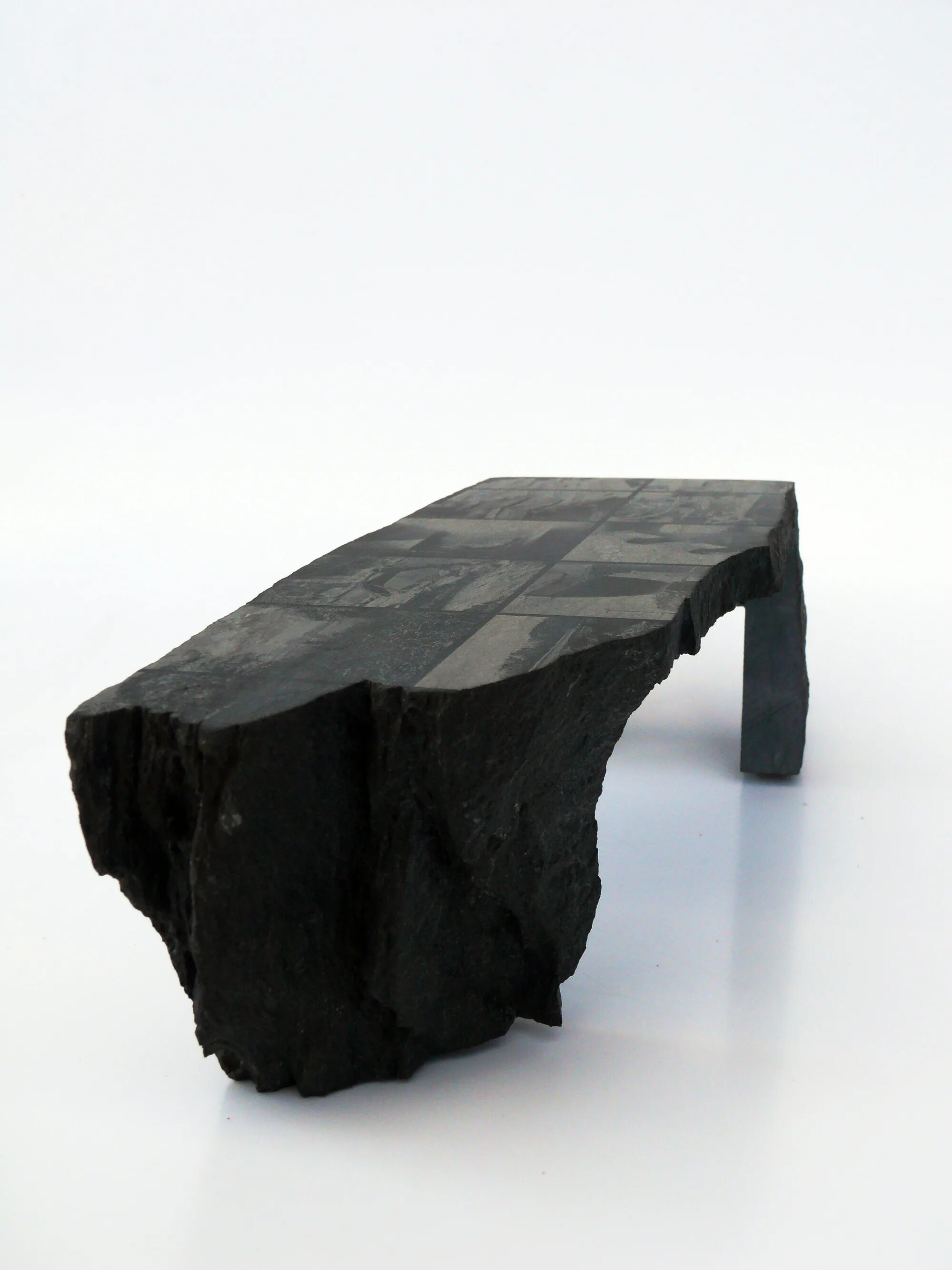 Stone tables. Кофейный столик из камня. Большой стол с каменной столешницей. Каменный стол. Журнальный столик из камня.