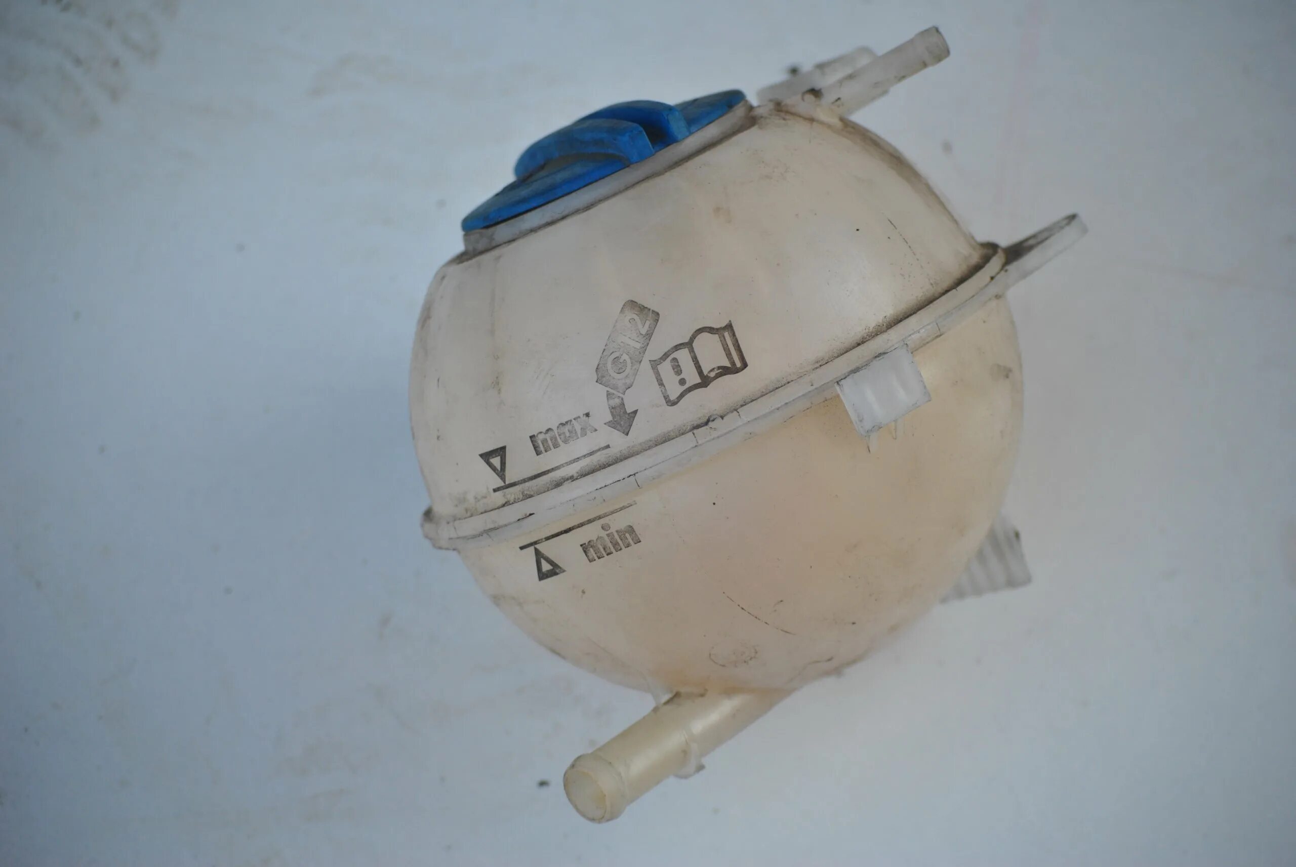 6 артикул. Бачок антифриза фольксваген поло седан 1. Расширительный бачок поло седан. Расширительный бачок поло седан. 6 артикул.