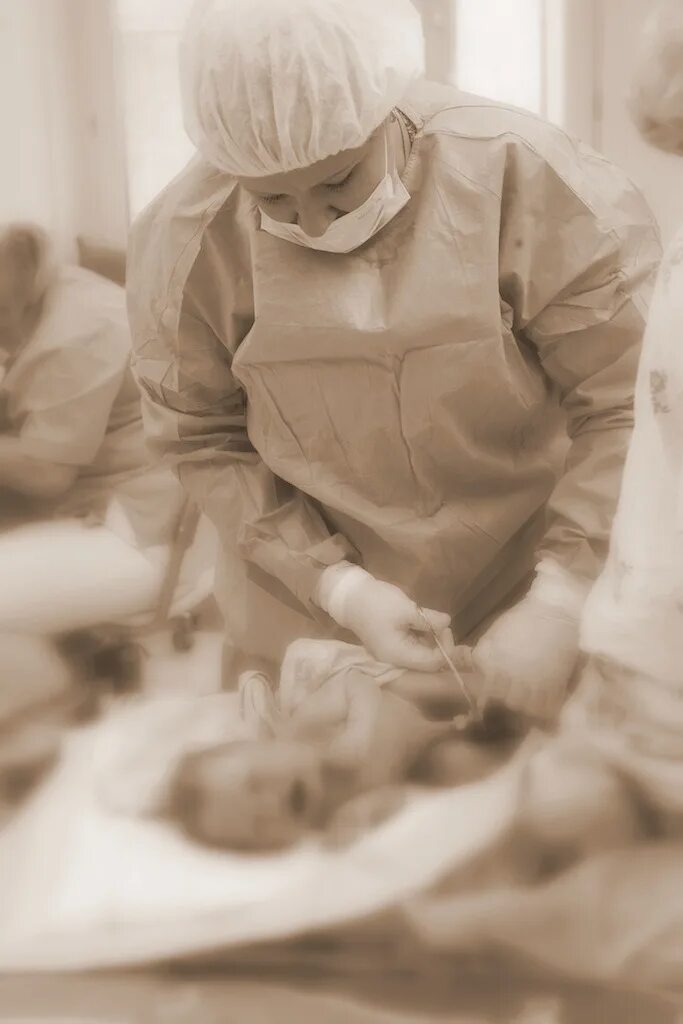 может ли акушерка