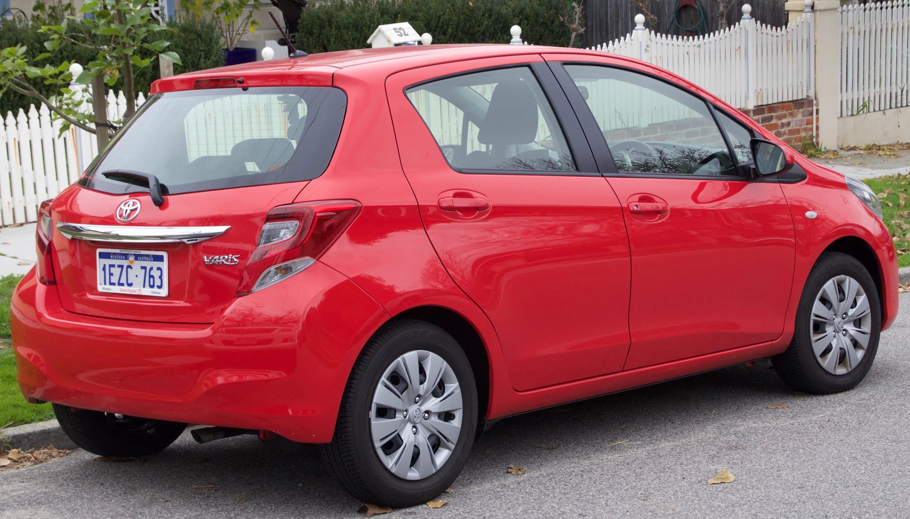 Хэтчбеки yaris. Тойота ярис хэтчбек. toyota yaris, ncp130. toyota yaris 2016. toyota 2016 хэтчбек.