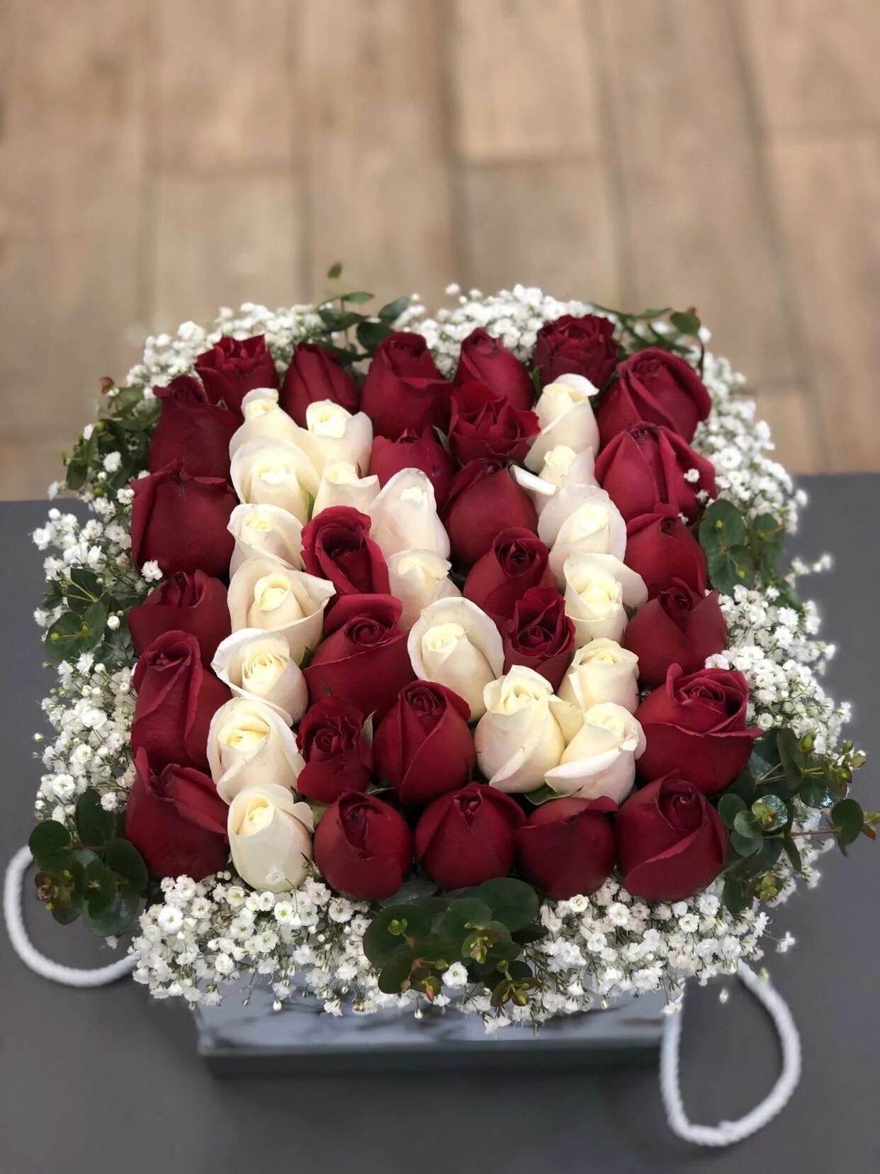 Букет роз с буквой а. Гул пул. Роза гулватор. Гул пул. Миллион алых роз.