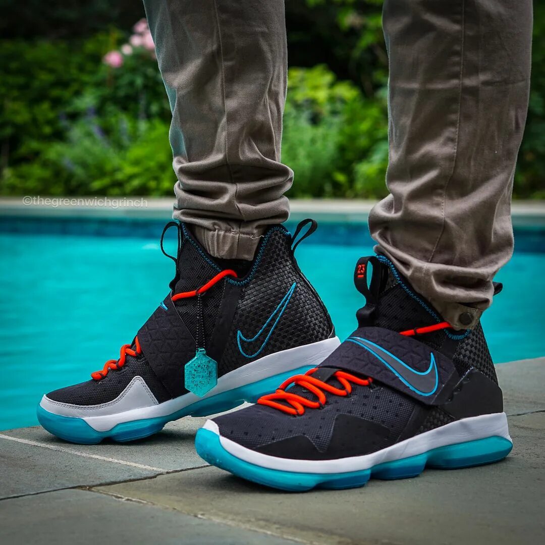 Хайповый шмот 2017. Хайповый шмот 2021. Найк баленсиага кроссовки. Джордан коллаборация баленсиага. Nike uptempo 96 лук.