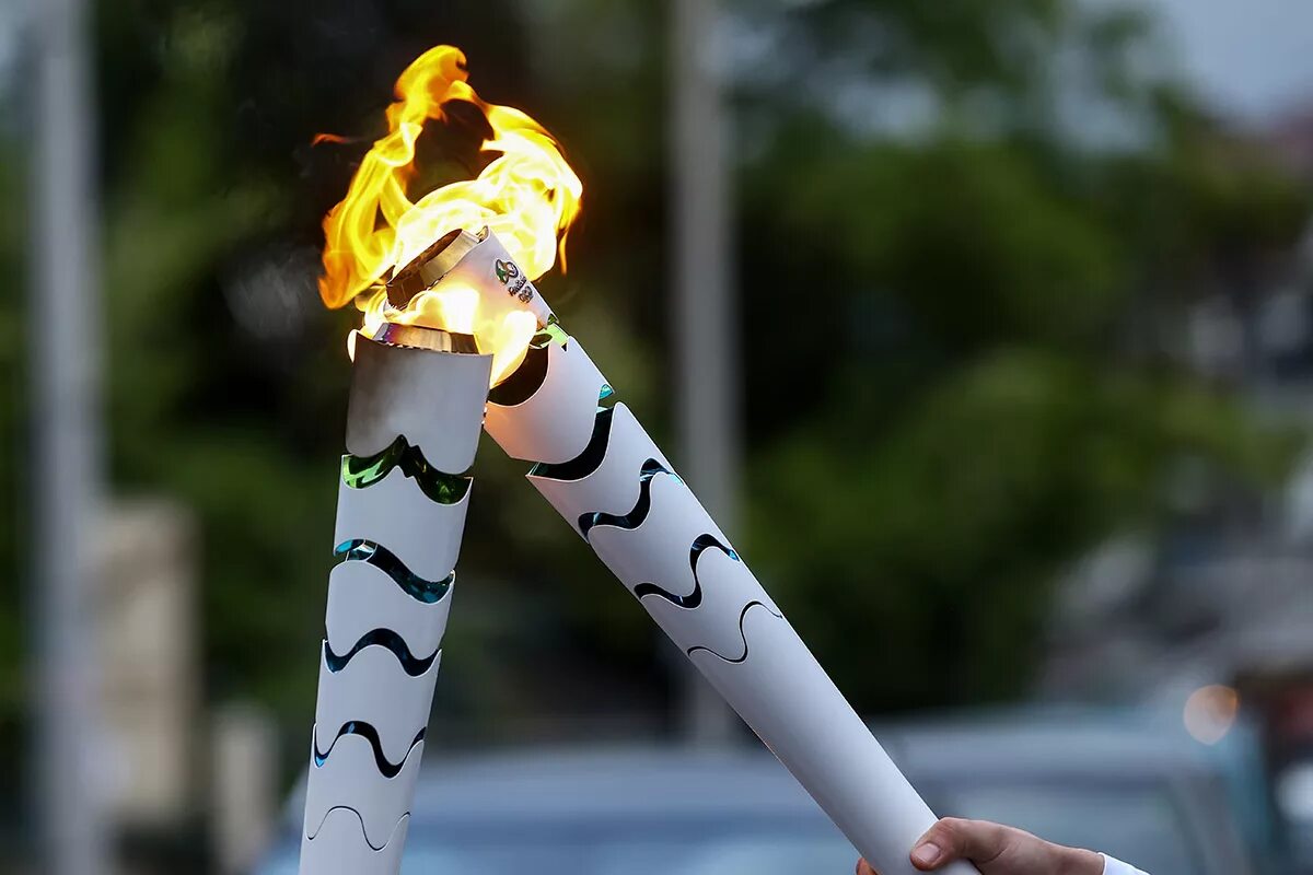 Passed torch. Факел баллон зажигалка олимпийский огонь. torch lightning. олимпийский огонь в майнкрафте. олимпийский огонь факел карикатура зажигалка.