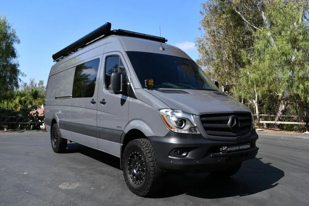 Мерседес спринтер 4. Мерседес-Бенц Спринтер 4х4. Mercedes-Benz Sprinter 3500. Mercedes-Benz Sprinter 2500. Mercedes Benz 2500 Sprinter van.