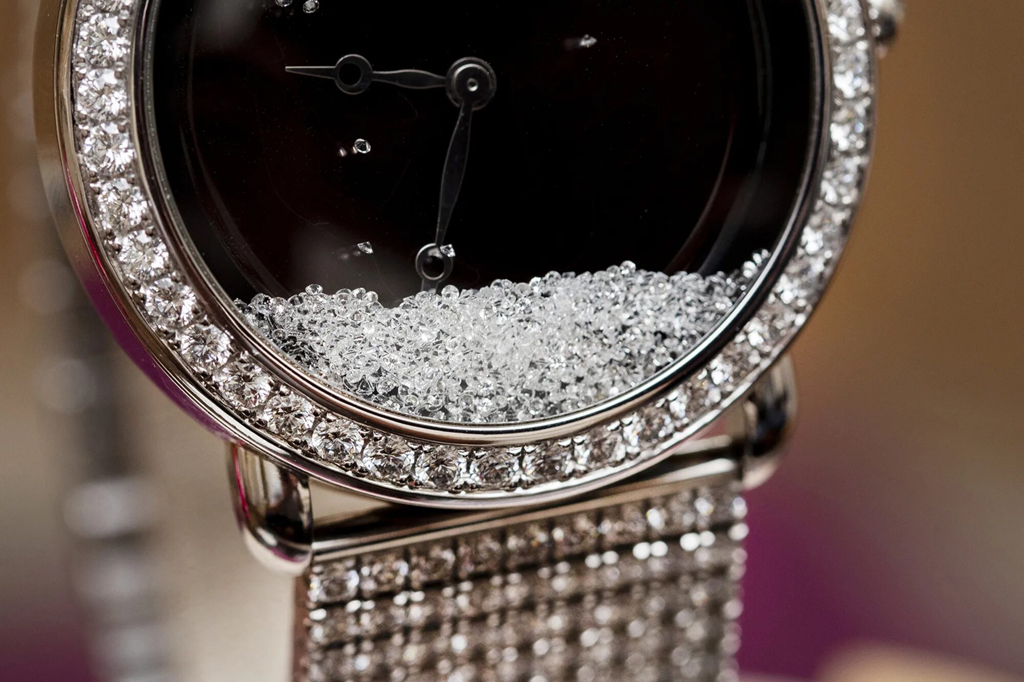 Watch rolls. Cartier Diamond watch. Часы Rolls Royce наручные. Cartier Creative Jeweled watches Revelation. Картье прозрачные часы из кварца.