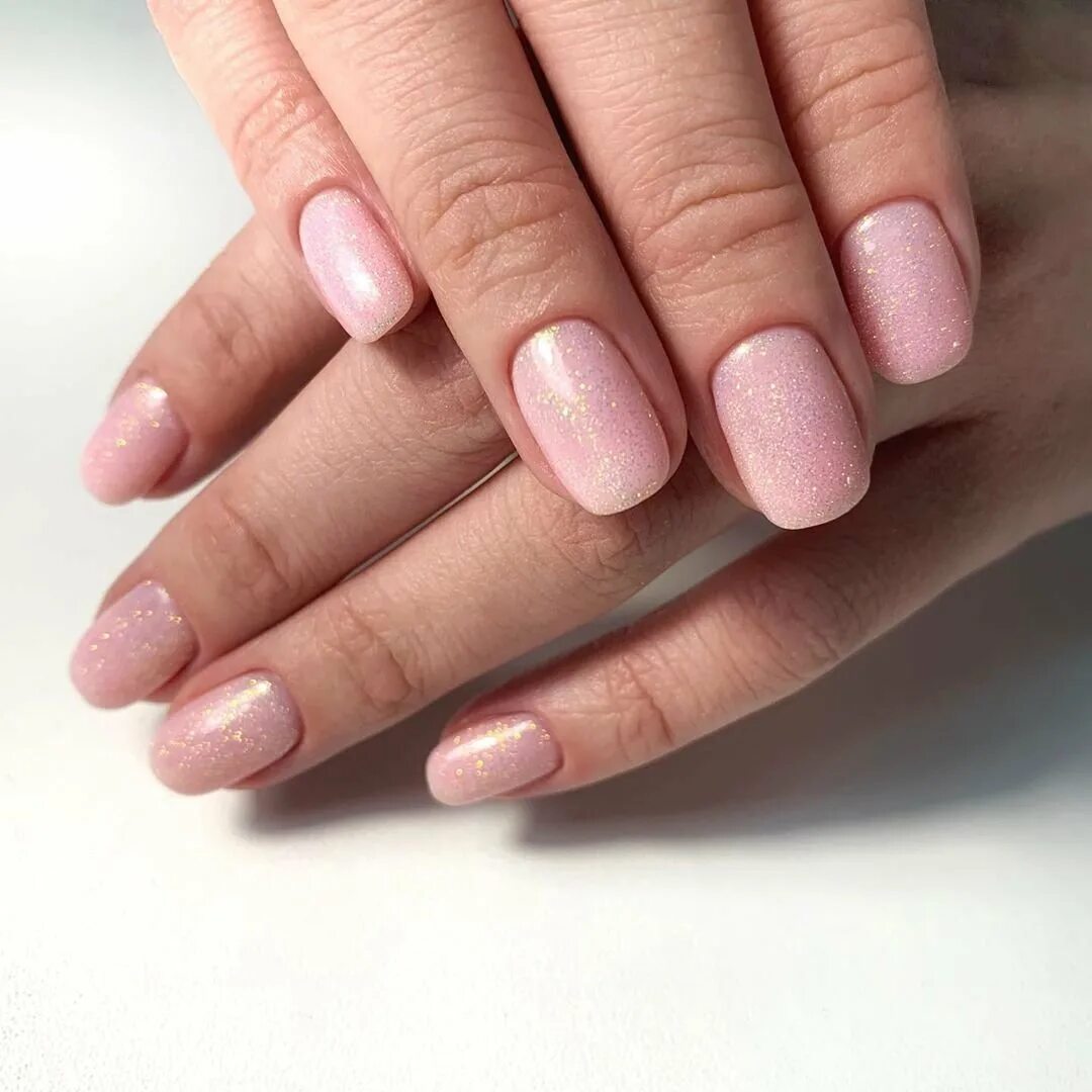 Классический маникюр. Как выглядит покрытие ногтей. Укрепление ногтей. Как выглядит покрытие ногтей. Классический маникюр.