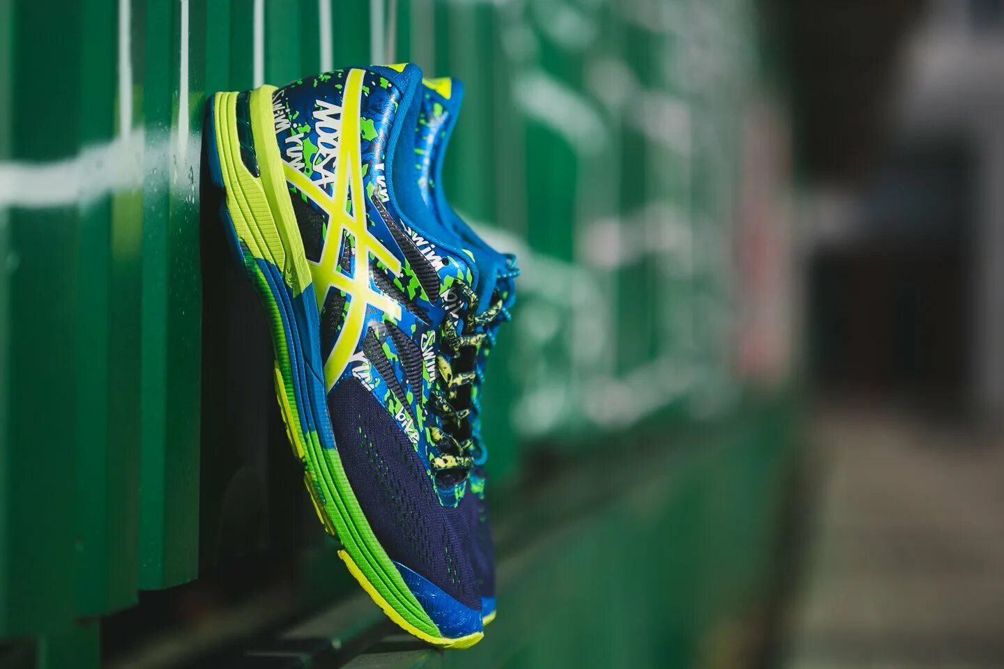 Asics блоггер. Дрейн асикс. asics g 300. asics pacers. кроссовки асикс реклама.